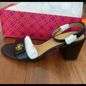 New In Box Never Worn Tory Burch Kira Sandals